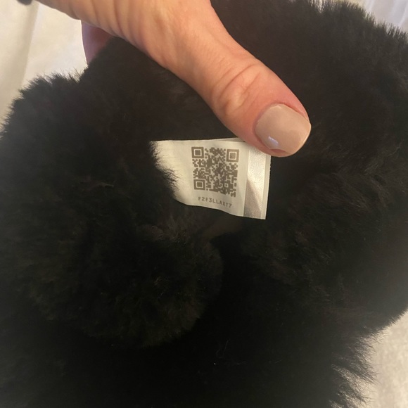 Ugg Bailey Button Black - Picture 12 of 12